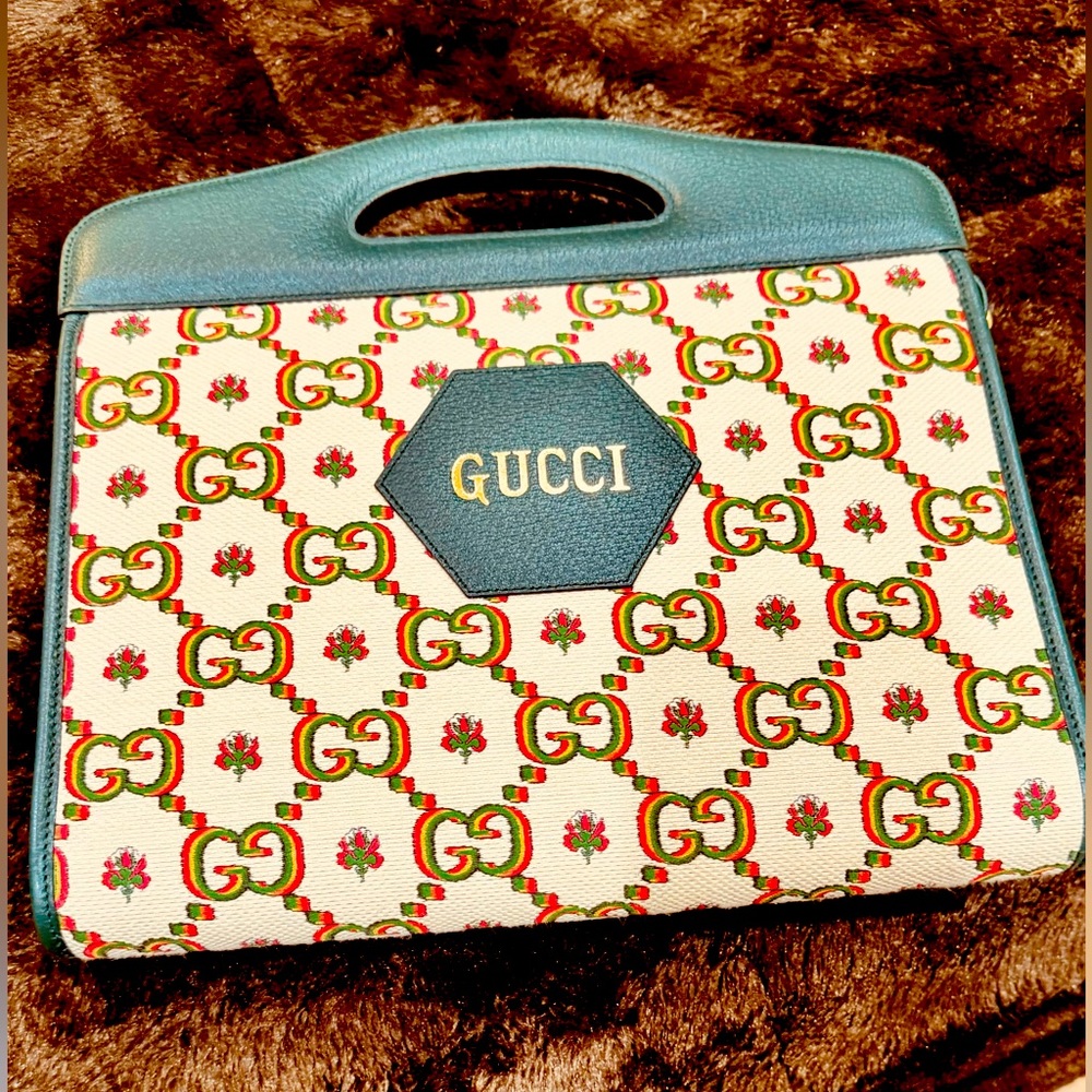 Gucci clutch, EXCELLENT CONDITION!